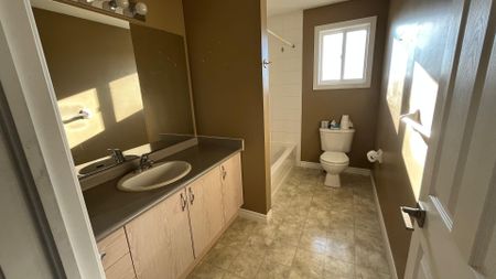 For Lease - 6 White Crescent Unit# Bsm, Barrie, Ontario - Photo 4