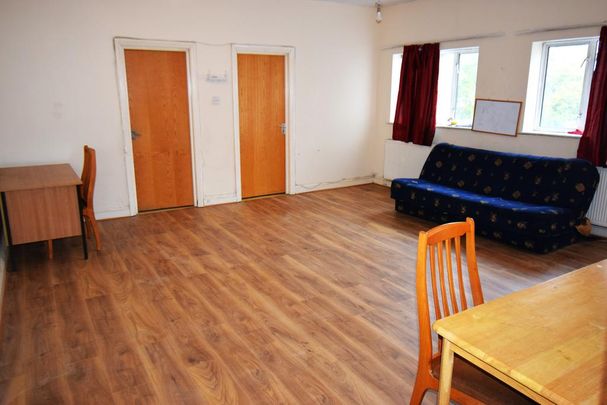 3 bedroom flat to rent - Photo 1