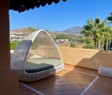 3 room luxury penthouse for rent in Estepona, Spain - Photo 2
