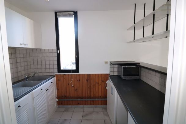 Appartement 2 pièces 42m2 MARSEILLE 8EME 750 euros - Photo 1