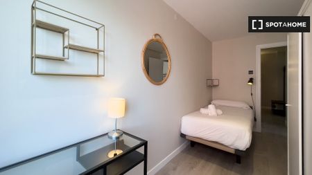 barcelona, Catalonia 08016 - Photo 3