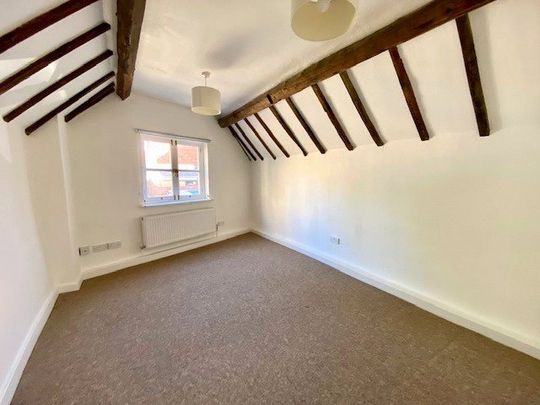 2 Bedroom House - Church Street, Romsey - Photo 1