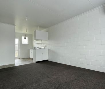 Well presented two bedroom unit close to University - Photo 5