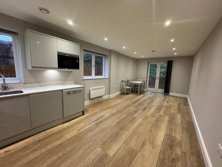 2 bedroom flat to rent - Photo 2