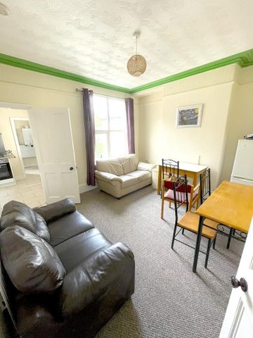4 bedroom terraced house to rent - Photo 5