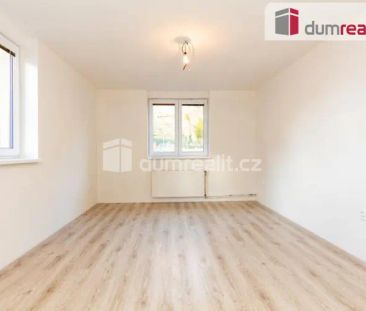 Pronájem prostorného bytu 4+1 s velkým balkonem a krásnými výhledy ... - Photo 2
