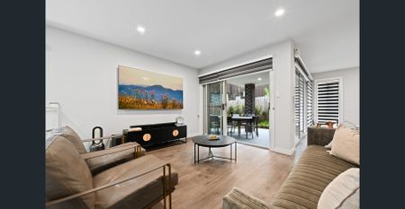 Modern 5 Bedroom Duplex (water included) - Photo 4