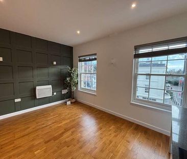 Clarence Street, Staines-upon-thames, Surrey, TW18 - Photo 2