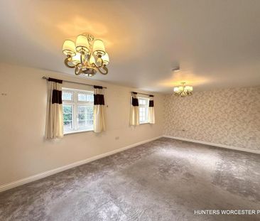 4 bedroom detached bungalow to rent - Photo 3