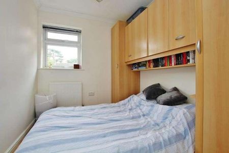 Knaphill, Woking, Surrey, GU21 - Photo 2