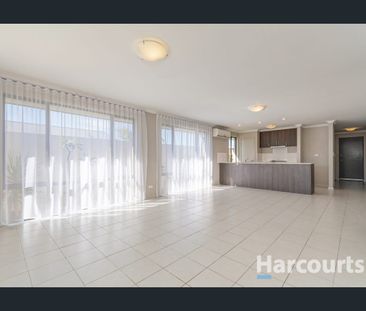 Coastal Living Meets Modern Comfort - Photo 2