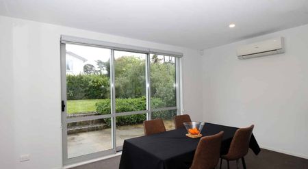 New Lynn, 5 bedrooms - Photo 2