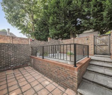 Tamerton Square, Woking, Surrey, GU22 - Photo 4