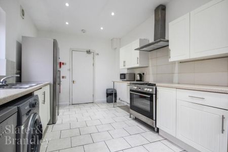 6 bedroom terraced house to rent - Photo 4