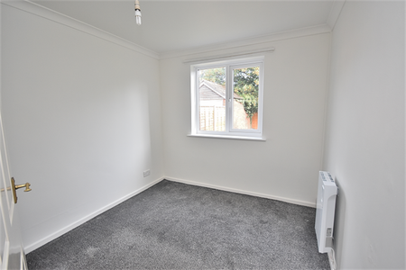 2 bedroom ground floor flat to rent - Photo 2