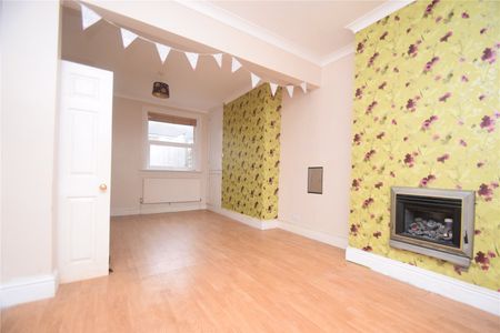 2 bed terraced house to rent in Beaconsfield Street, Scarborough, YO12 - Photo 3