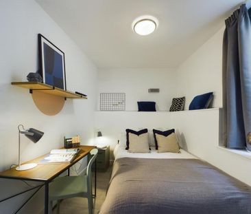 1 bedroom in a house share to rent - Photo 2