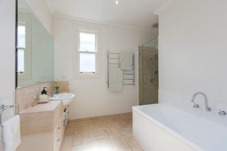 65 Draper Street, Albert Park VIC 3206 - House For Rent | Domain - Photo 4