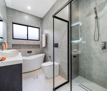 Contemporary Luxury Living - Photo 3