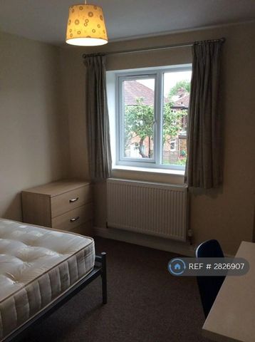 1 bedroom in a house share to rent - Photo 3