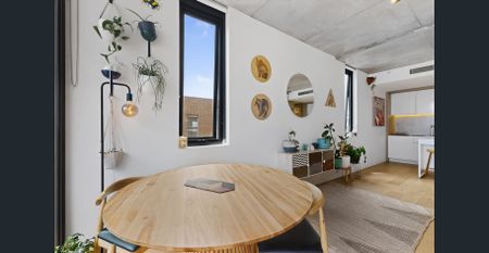 Oversized Three-Bedroom Apartment in Prime Richmond Location - Photo 2