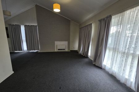 3 BEDROOM HOME IN SOUTH SHEPPATON! - Photo 2