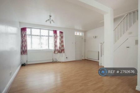 3 bedroom end of terrace house to rent - Photo 2