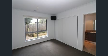 Stunning modern home. - Photo 5