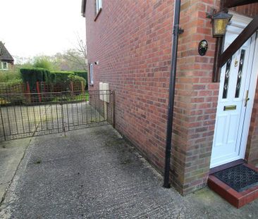 3 bedroom semi-detached house to rent - Photo 2