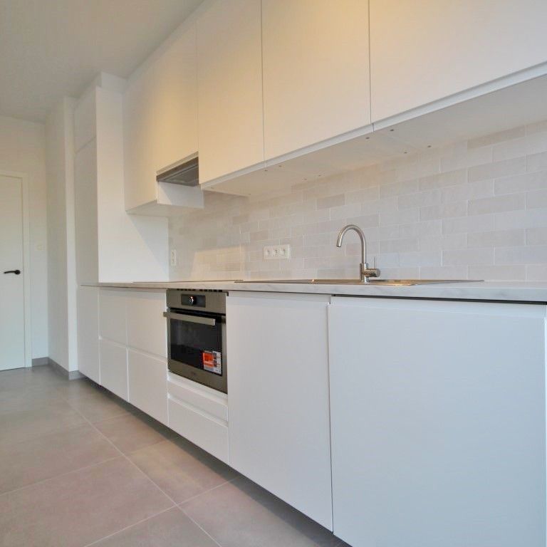 Ruim appartement met 3 slaapkamers in het stadscentrum - Photo 1