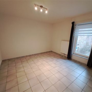 Een rustig gelegen gelijkvloers appartement met garage - Photo 1