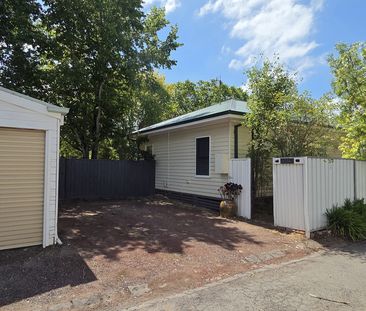 Central secluded 3BR home with real cottage feel, 4 blocks into tow... - Photo 6