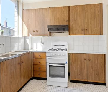Peaceful one bedroom apartment moments to Glebe Point Road - Photo 5