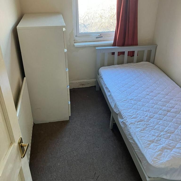 4 bedroom terraced house to rent - Photo 1