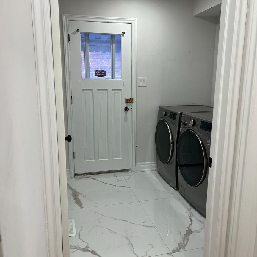 For Lease - 327 Sussex Avenue Unit# Upper, Richmond Hill, Ontario - Photo 1