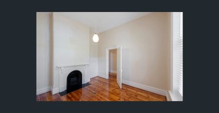 Character Cottage Living in a Prime Stepney Location - Photo 4