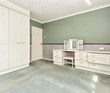 3 bedroom flat to rent - Photo 4