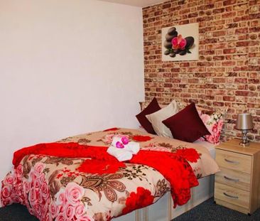 1 bedroom in a house share to rent - Photo 2