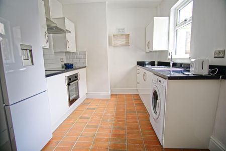 Spacious Rooms to Let in on Lauderdale Street, Preston - Photo 2