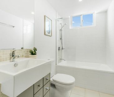 MODERN THREE BEDROOM OCEAN VIEW APARTMENT - THE PAVILIONS - Photo 5