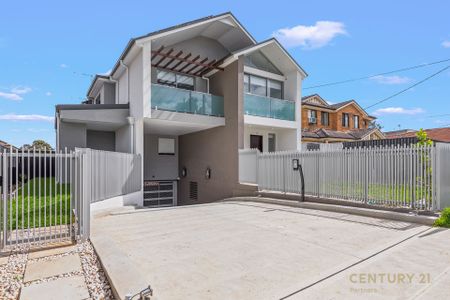 Ideal Location & Modern Townhouse&excl; - Photo 4