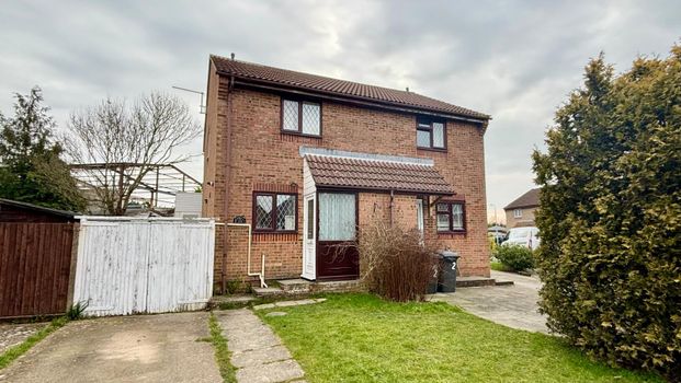 Bramley Road, Polegate - Two-bedroom Semi-detached house - Photo 1