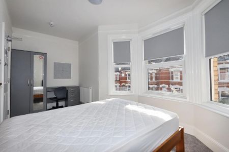 6 bedroom terraced house to rent - Photo 2