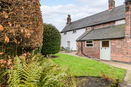 Three Bedroom House with Enclosed Garden in Idlylic Village of Dale Abbey, Ilkeston, Close to Cities - Photo 4