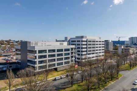 Elevated Luxury Living in Belconnen's Prestigious Oracle Complex - Photo 4