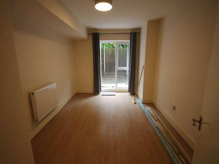 3 bedroom flat to rent - Photo 2