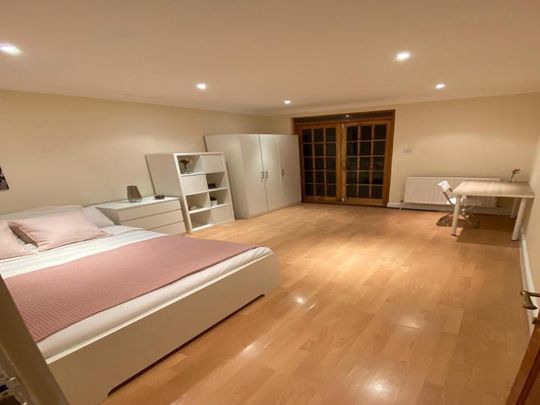 1beds Room Only - Photo 1