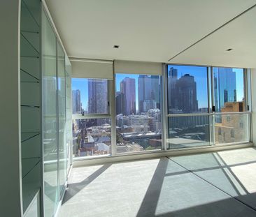 Stunning CBD Living with Spectacular Melbourne Views - Photo 3
