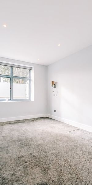 1 Bed Flat, Burdett Road, E14 - Photo 1