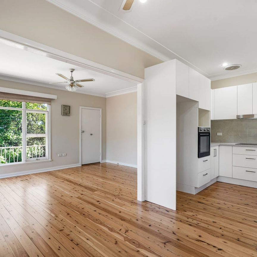 Renovated Family Home with Escarpment Views - Photo 1